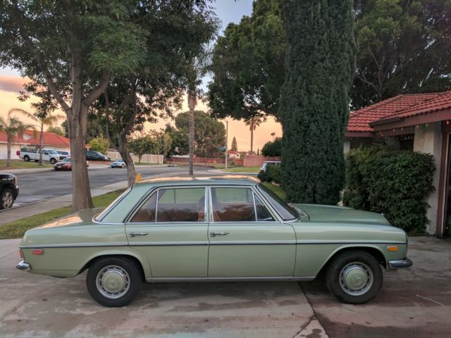 1969 Green Mercedes-Benz 200-Series U/K