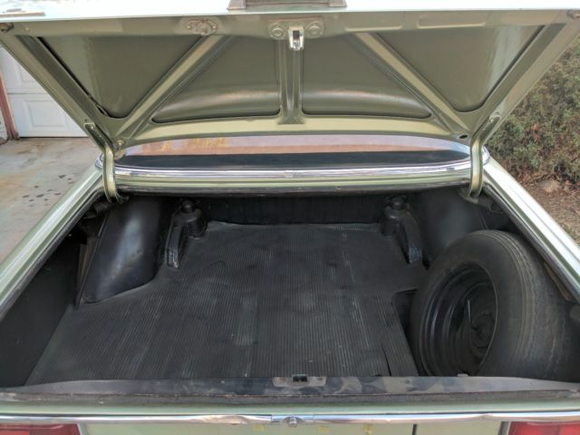 1969 Green Mercedes-Benz 200-Series U/K