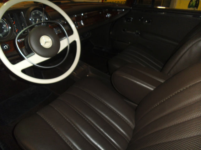 1969 Brown Mercedes-Benz 280 SE ConvertIble Convertible