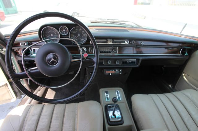 1969 Green Mercedes-Benz 300-Series Sedan