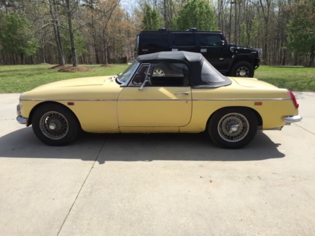 1969 Yellow MG MGB --