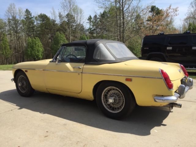 1969 Yellow MG MGB --