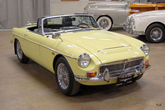 1969 Yellow MG MGC --
