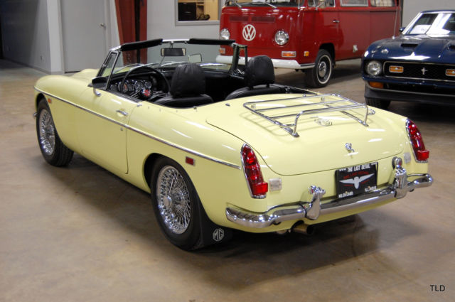 1969 Yellow MG MGC --