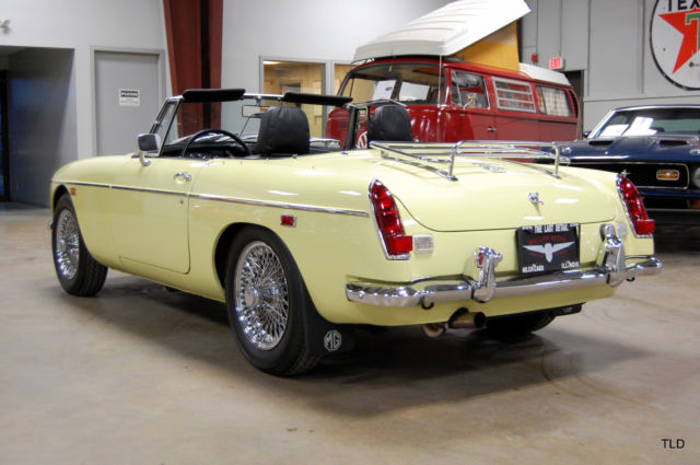 1969 Yellow MG MGC --