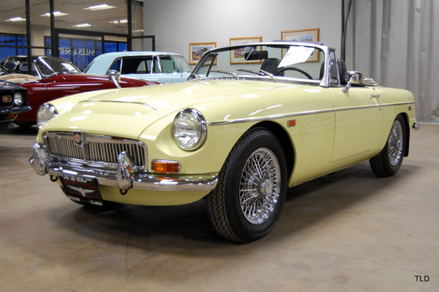 1969 Yellow MG MGC --