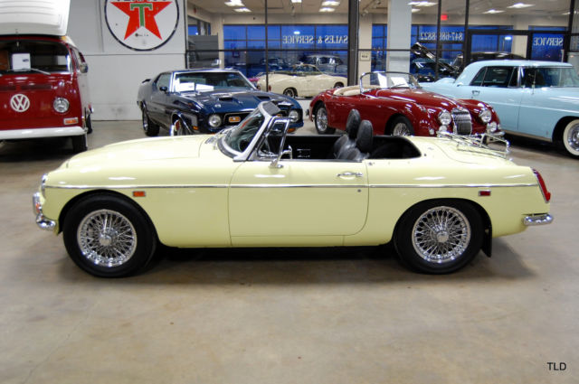 1969 Yellow MG MGC --
