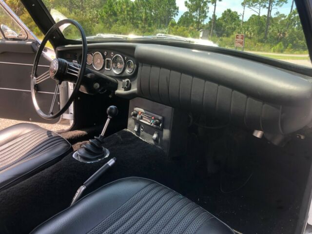 1969 White MG MGB Coupe