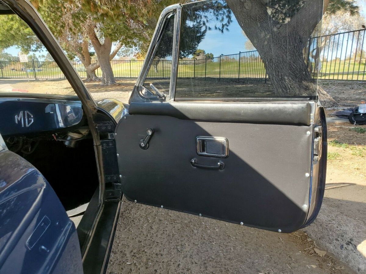 1969 Blue MG MGB Coupe