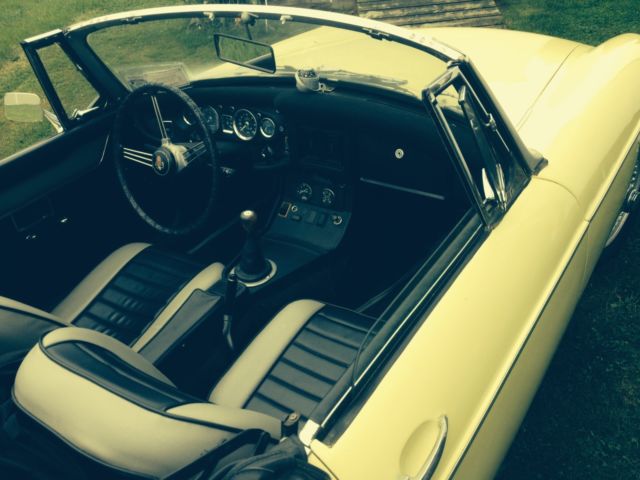 1969 SPRING YELLOW MG MGB Convertible
