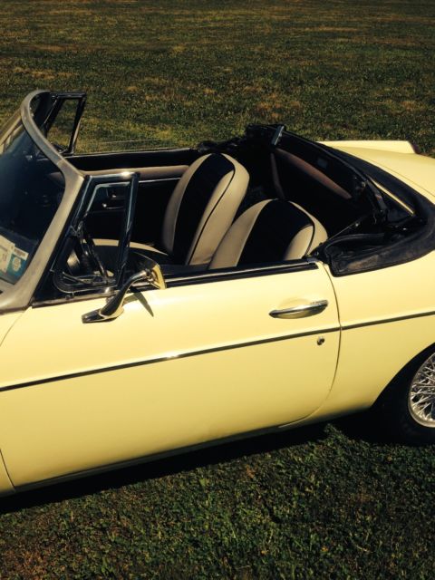 1969 SPRING YELLOW MG MGB Convertible