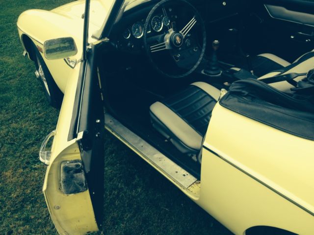 1969 SPRING YELLOW MG MGB Convertible