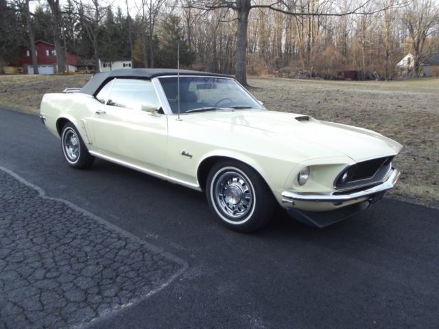 1969 Meadowlark yellow Ford Mustang Convertible