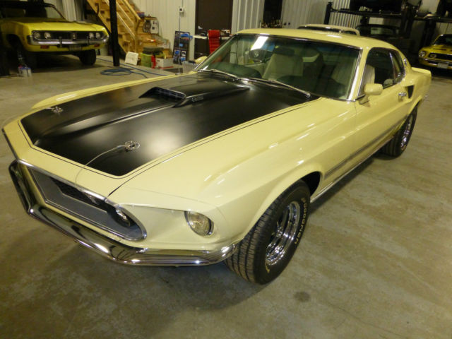 1969 meadowlark yellow Ford Mustang sportsroof