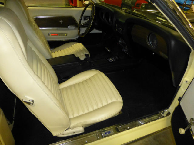 1969 meadowlark yellow Ford Mustang sportsroof