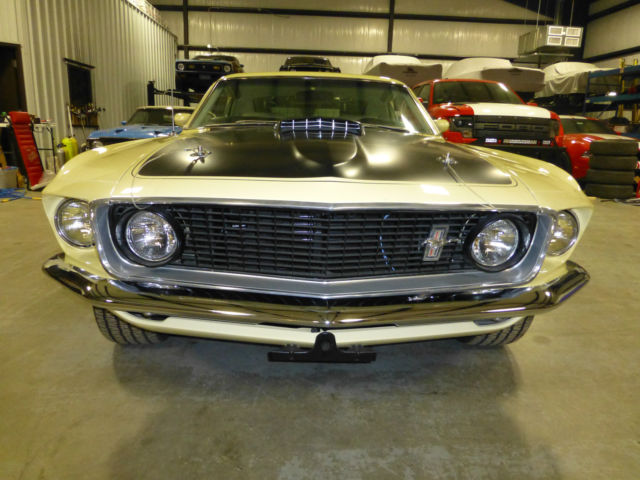 1969 meadowlark yellow Ford Mustang sportsroof