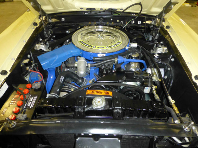 1969 meadowlark yellow Ford Mustang sportsroof