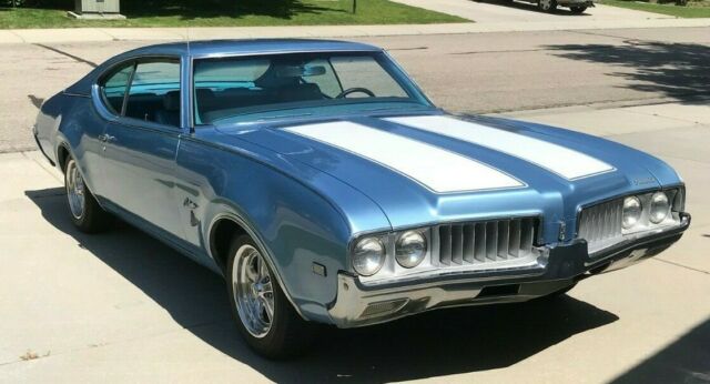 1968 Blue Oldsmobile Cutlass Coupe