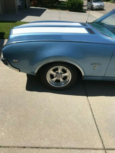 1968 Blue Oldsmobile Cutlass Coupe