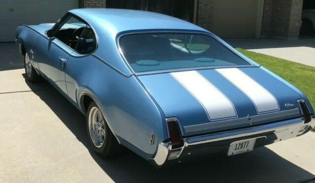1968 Blue Oldsmobile Cutlass Coupe