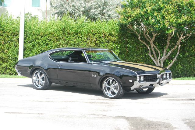 1969 Black with gold Oldsmobile 442 Coupe