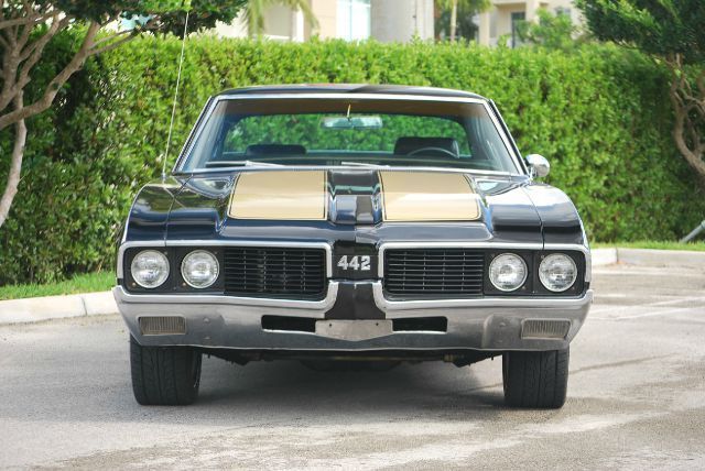 1969 Black with gold Oldsmobile 442 Coupe