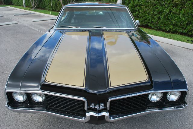 1969 Black with gold Oldsmobile 442 Coupe
