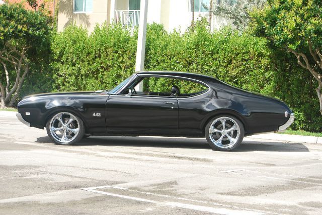 1969 Black with gold Oldsmobile 442 Coupe