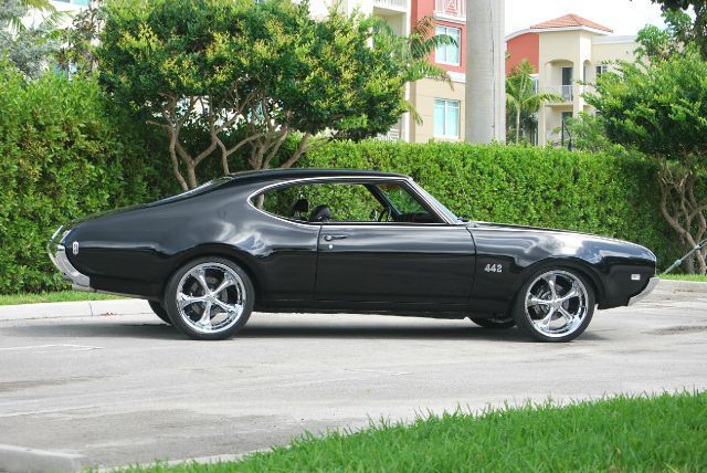 1969 Black with gold Oldsmobile 442 Coupe