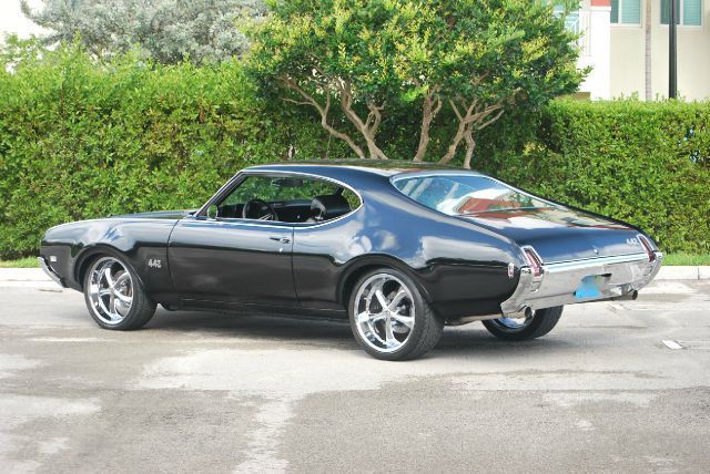 1969 Black with gold Oldsmobile 442 Coupe