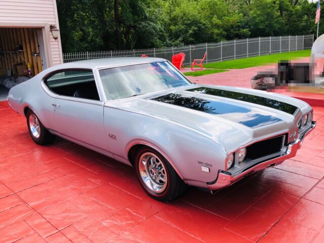 1969 Silver Oldsmobile 442 2 Door