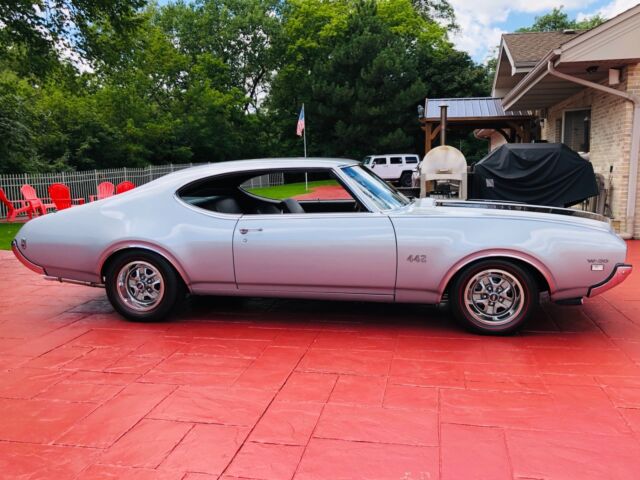 1969 Silver Oldsmobile 442 2 Door