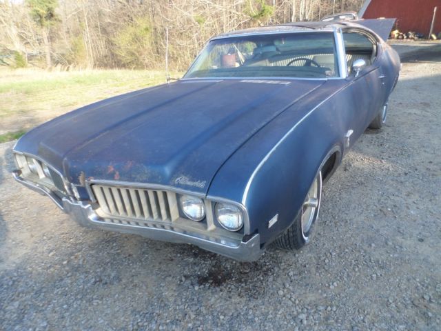 1969 Blue Oldsmobile Cutlass Coupe