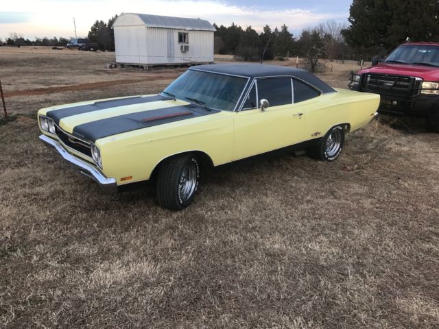 1969 Yellow/Black Plymouth GTX Hard  top