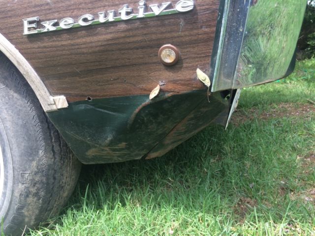 1969 Woody (Fake) and Dark green Pontiac Safari Wagon