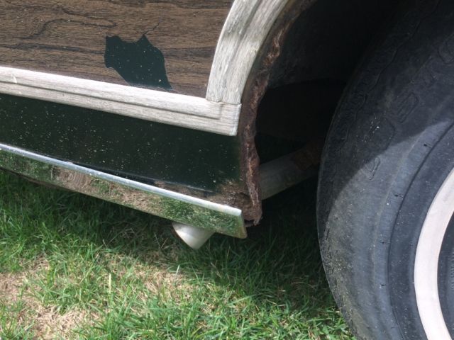 1969 Woody (Fake) and Dark green Pontiac Safari Wagon