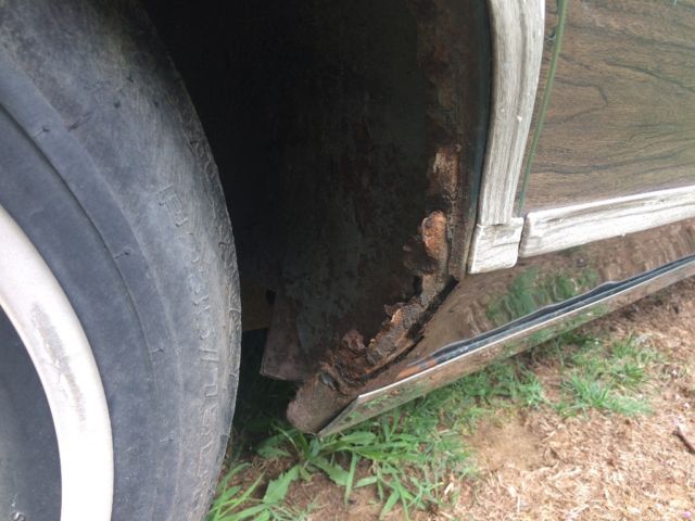 1969 Woody (Fake) and Dark green Pontiac Safari Wagon