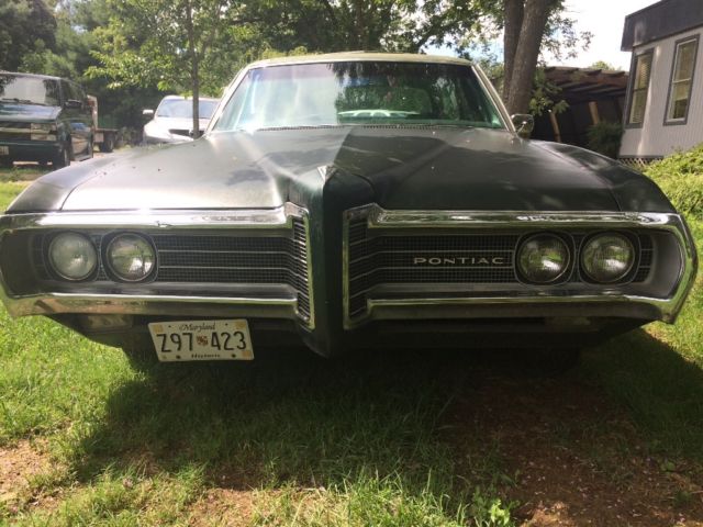 1969 Woody (Fake) and Dark green Pontiac Safari Wagon