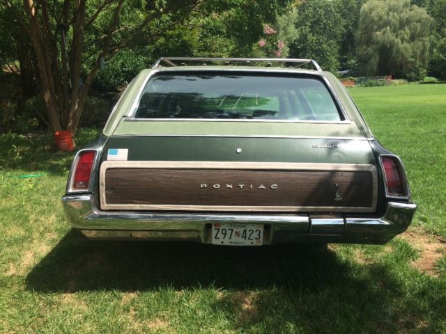 1969 Woody (Fake) and Dark green Pontiac Safari Wagon