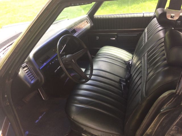 1969 Woody (Fake) and Dark green Pontiac Safari Wagon