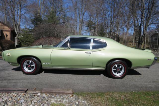 1969 Green Pontiac Tempest Coupe