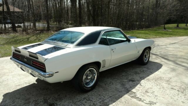 1969 White Chevrolet Camaro Coupe