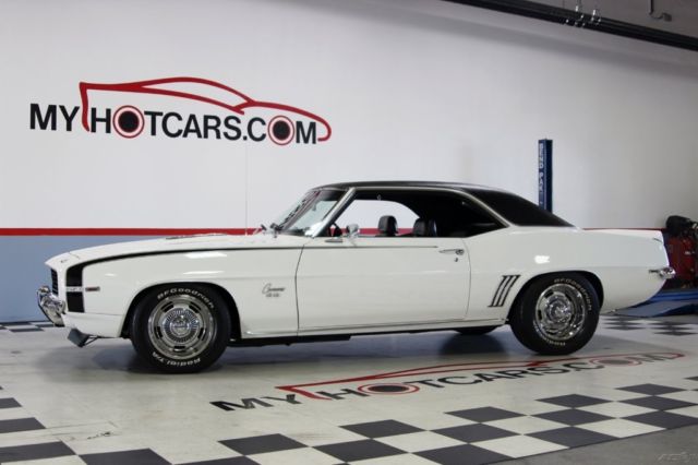 1969 White Chevrolet Camaro Coupe