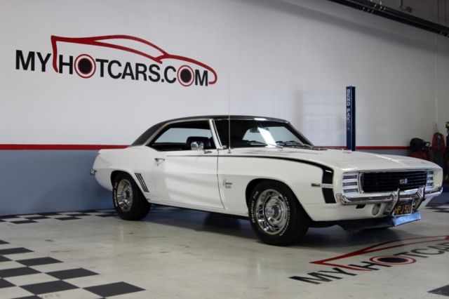 1969 White Chevrolet Camaro Coupe