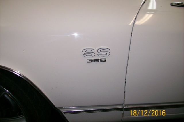 1969 White Chevrolet Chevelle Coupe