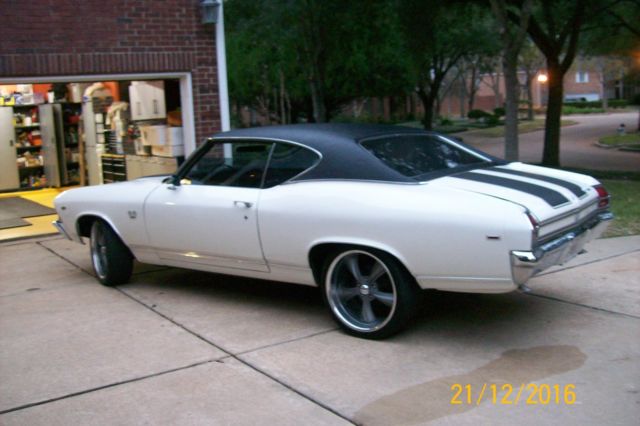 1969 White Chevrolet Chevelle Coupe