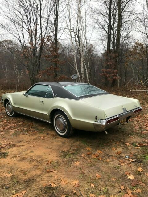 1969 Green Oldsmobile Toronado Coupe
