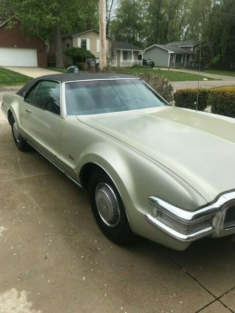 1969 Green Oldsmobile Toronado Coupe