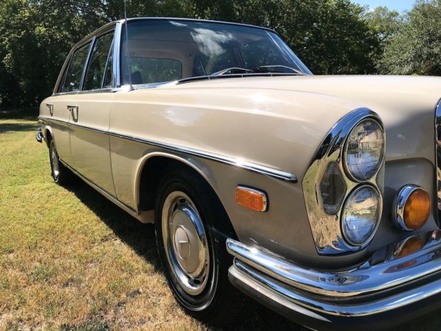 1970 Mercedes-Benz 300-Series Sedan