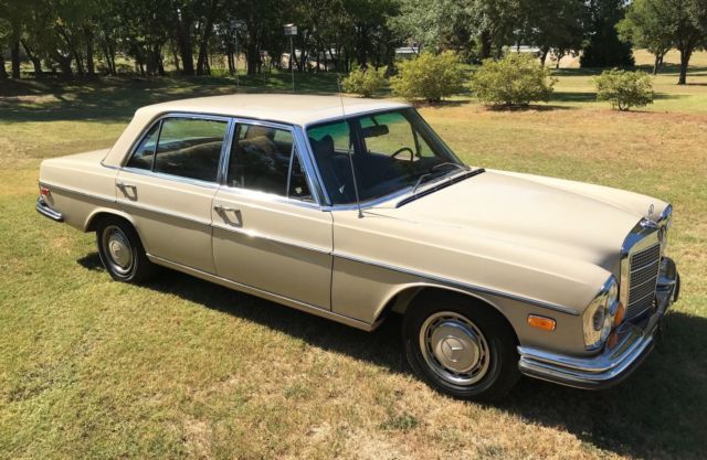 1970 Mercedes-Benz 300-Series Sedan